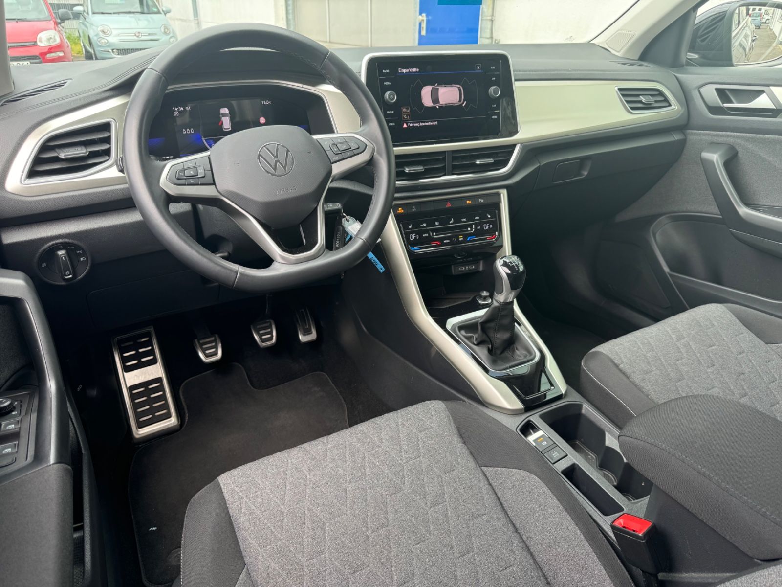 Volkswagen T-Roc Move - Samsaru's Car Outlet