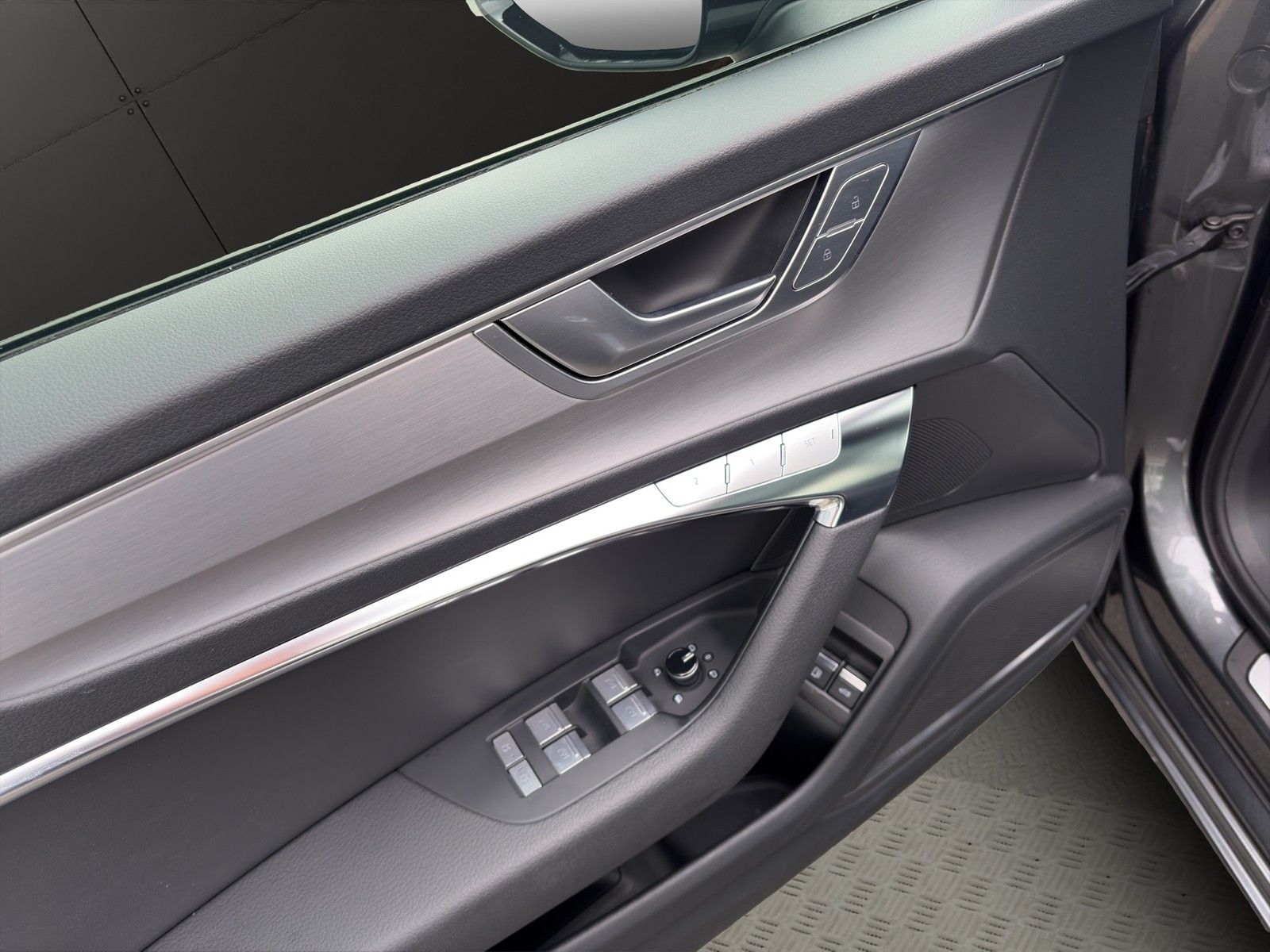 Audi A6 Avant 55 TFSI e q. S line Pano+AHK+Matrix+B&O