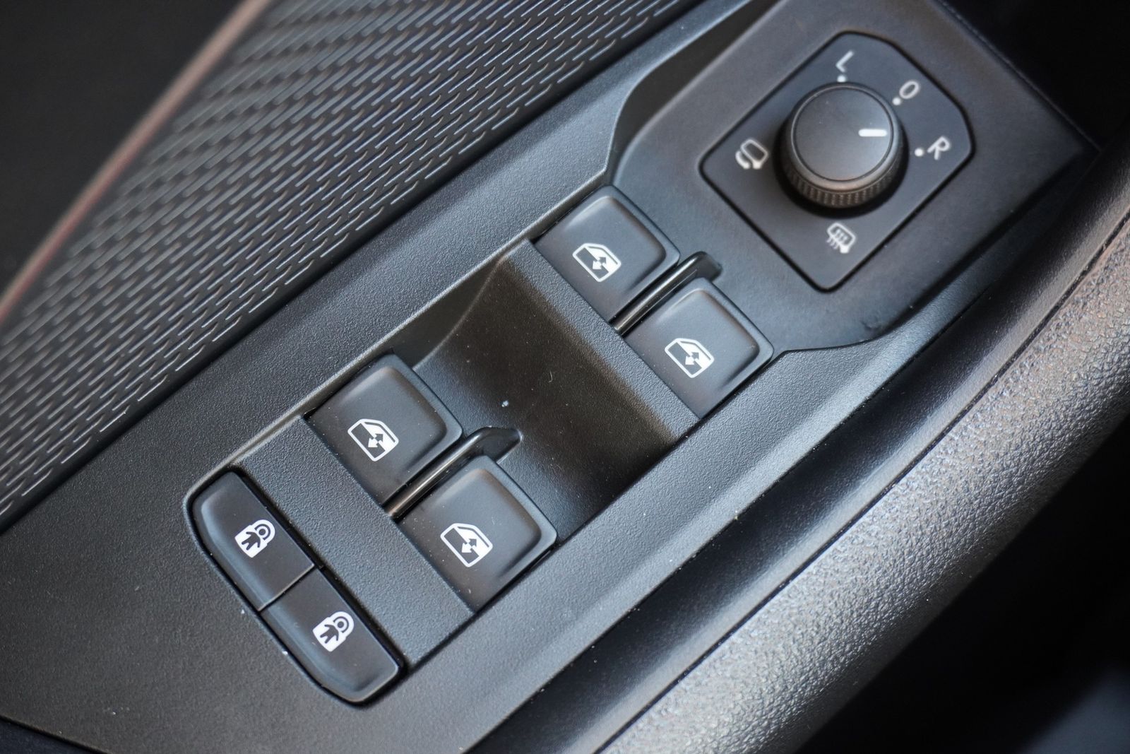 Skoda Octavia Combi 1.4 TSI iV Style - Samsaru's Car Outlet