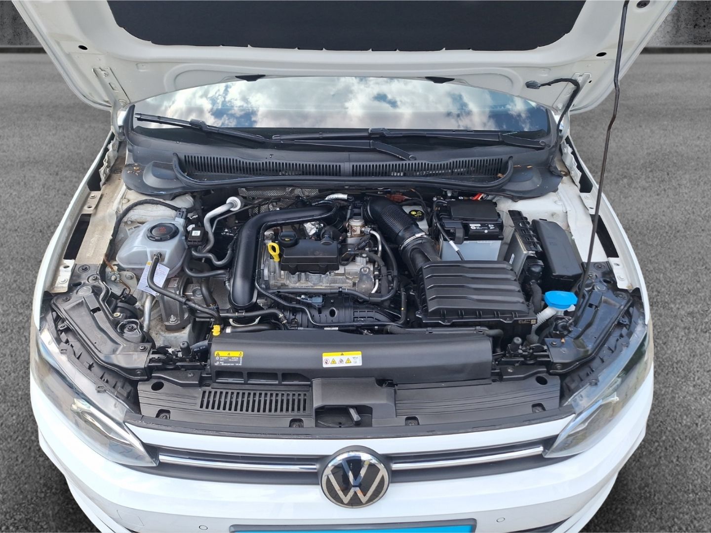Volkswagen Polo VI 1.0 TSI Comfortline - Samsaru's Car Outlet