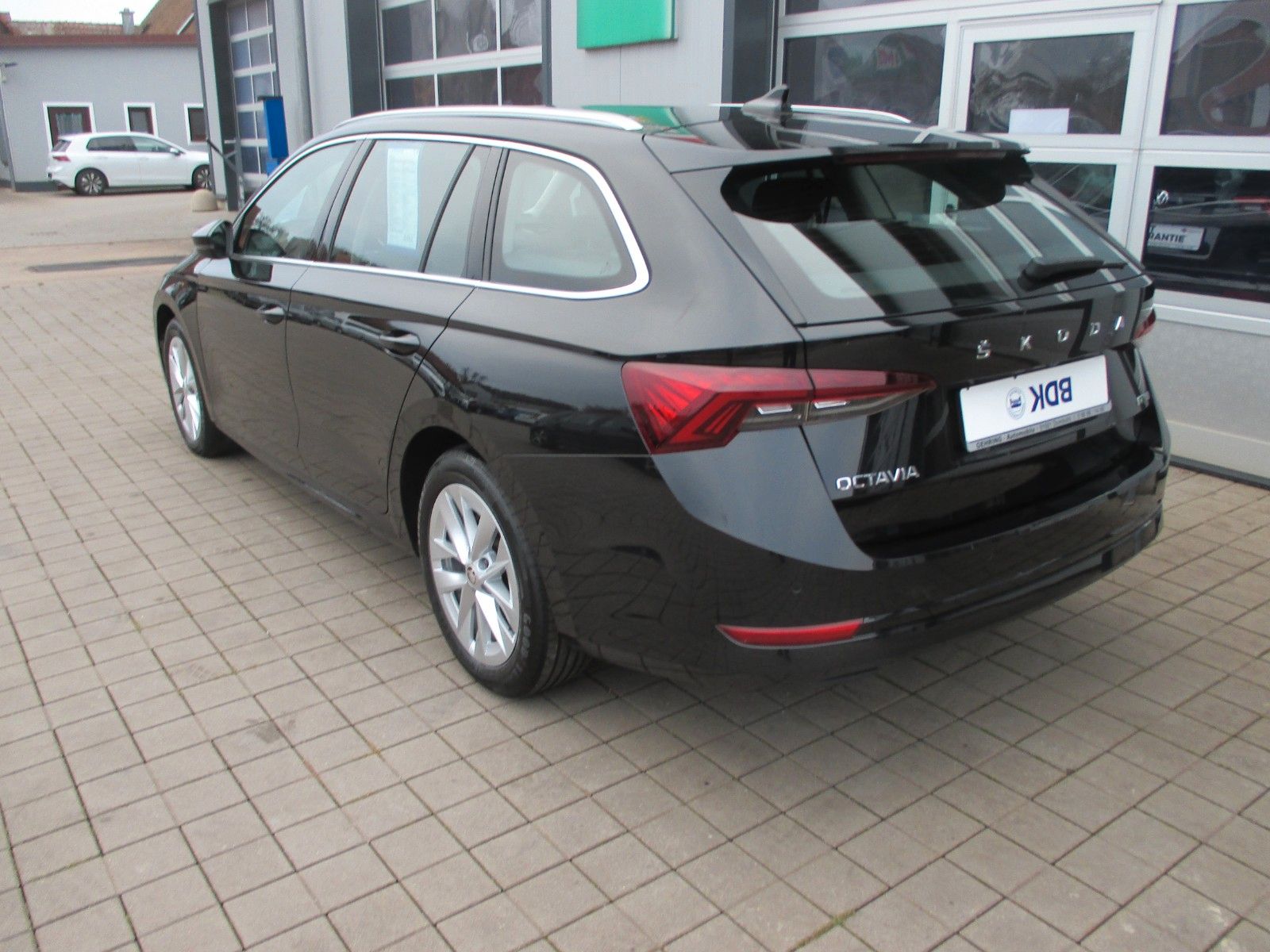 Skoda Octavia Combi 1.5 e TSI DSG Style - Samsaru's Car Outlet