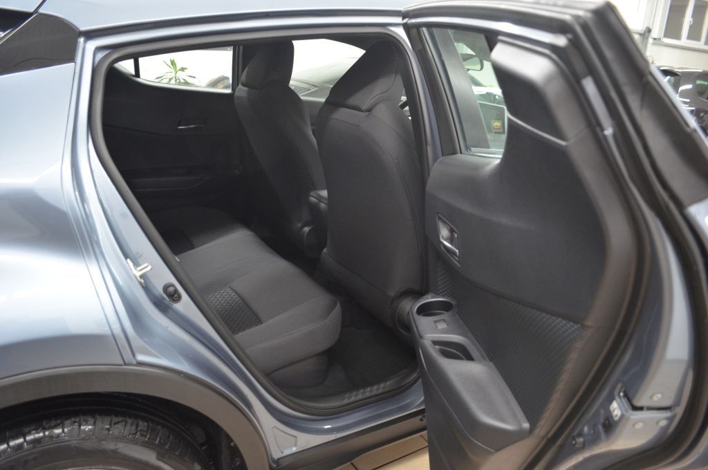 Toyota C-HR 1.8 Hybrid Flow+ - Samsaru's Car Outlet