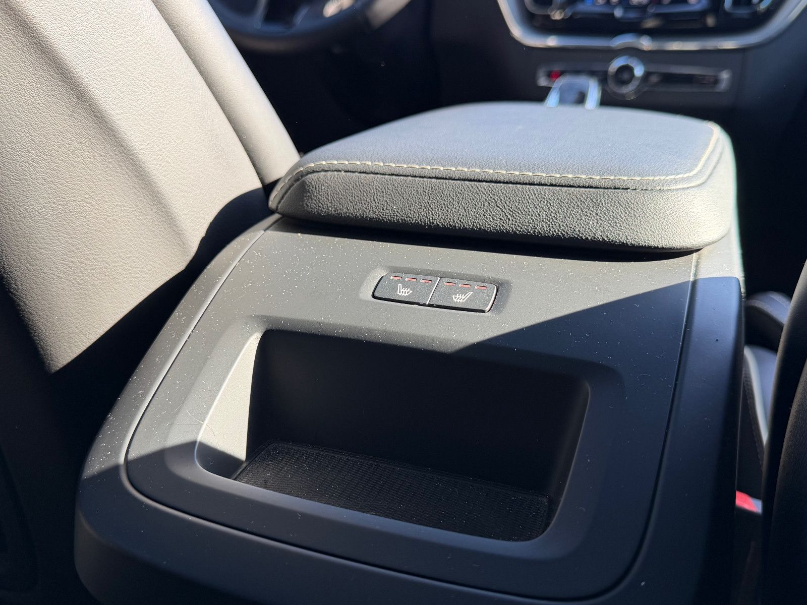 Volvo XC60 B4 B Plus Dark*H&K*360°*PANO*AHK*STHZG*