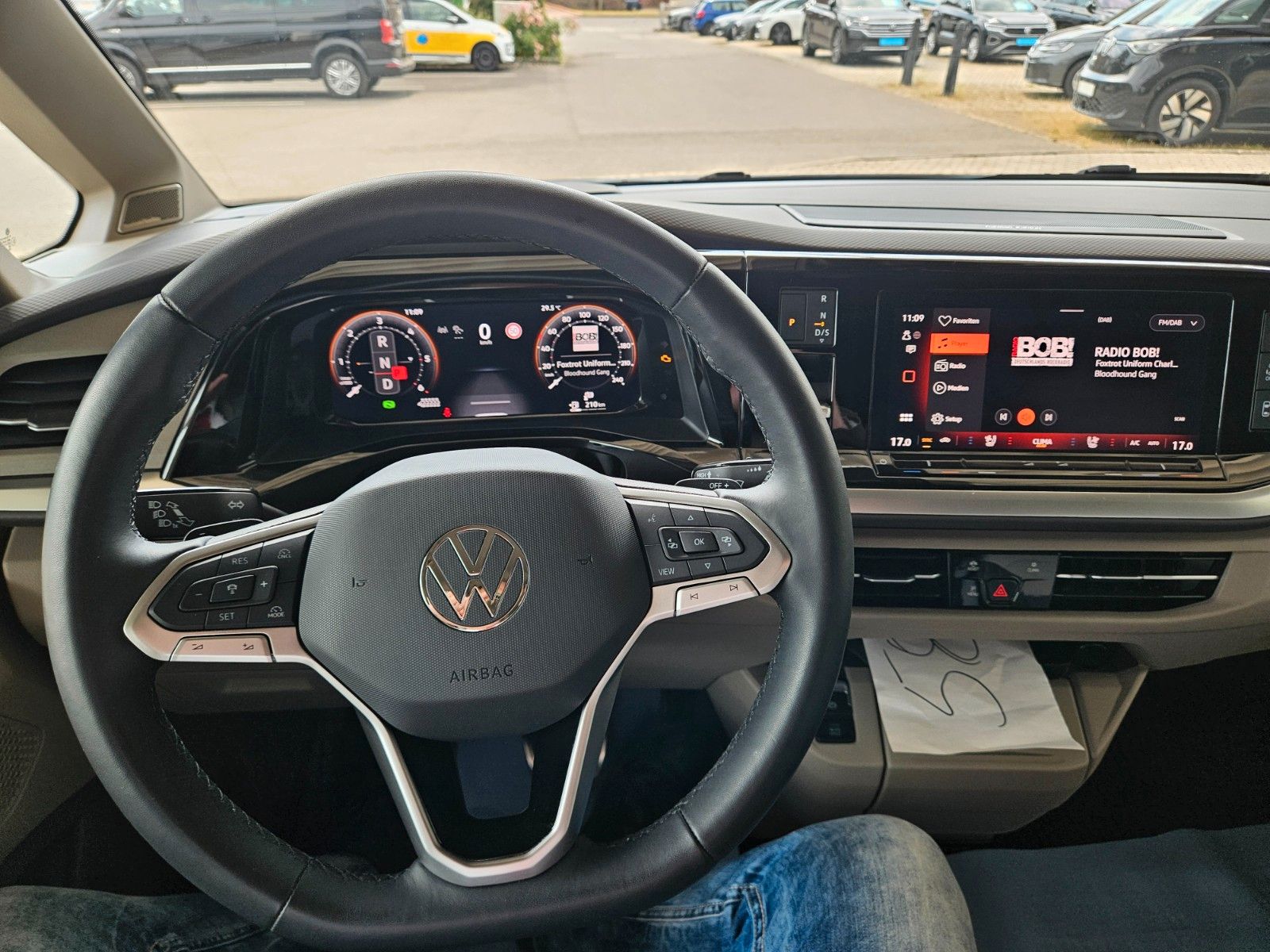 Volkswagen T7 Multivan 2.0 TDI SCR DSG Überhang Style - Samsaru's Car Outlet