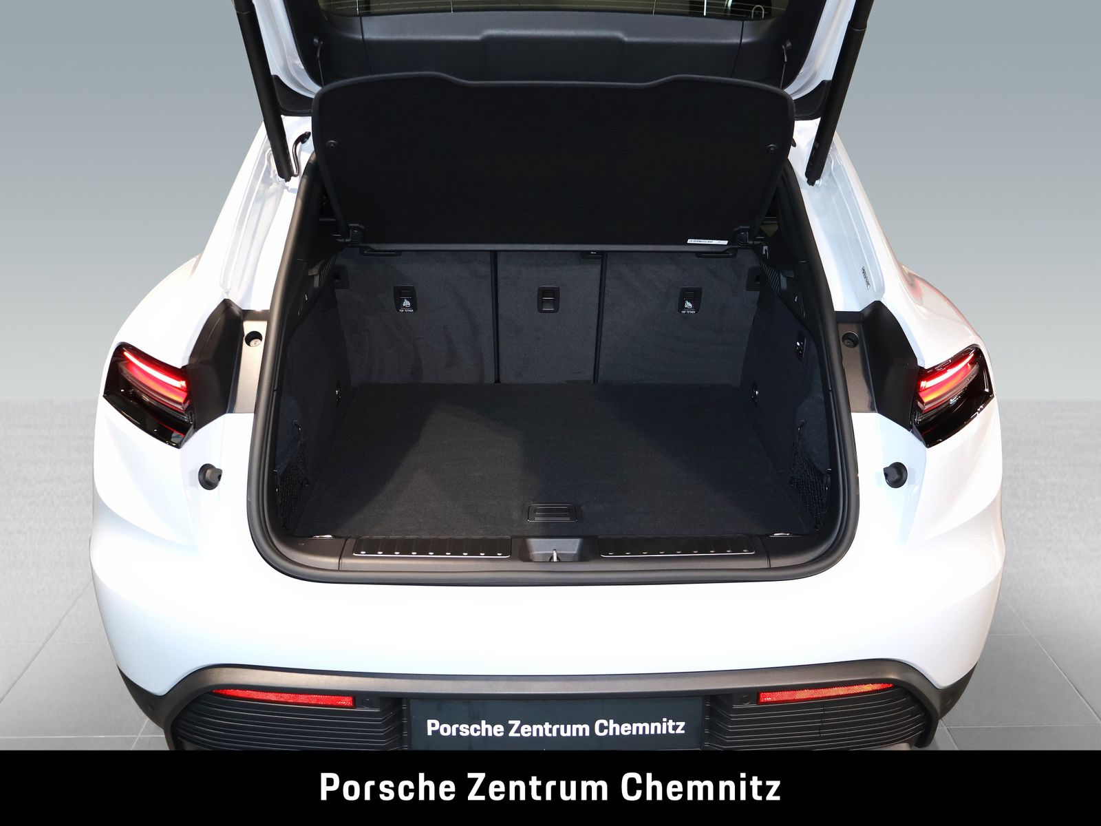 Porsche Macan 4 Electric BEV!;Pano;Luft;BOSE