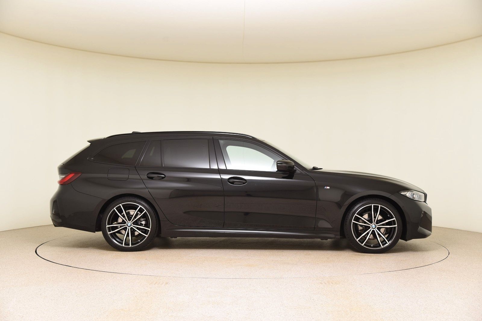 BMW 320d Touring xDrive M Sport - Samsaru's Car Outlet