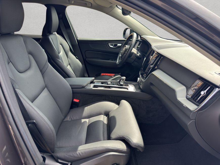 Volvo XC60 B4 AWD Plus-Dark Aut ACC BLIS Leder AHK