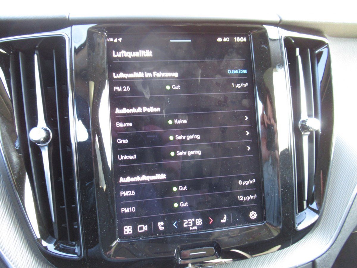 Volvo XC60 B5 AWD Benzin Plus Dark Automatik