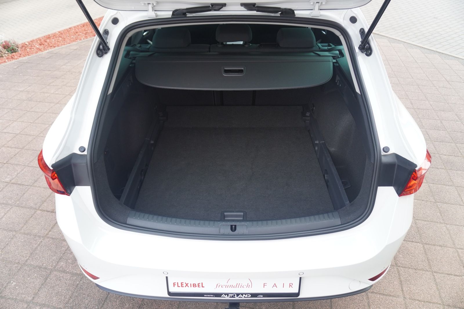 Seat Leon ST 2.0 TDI DSG LED Navi ACC DAB AHK Kamera