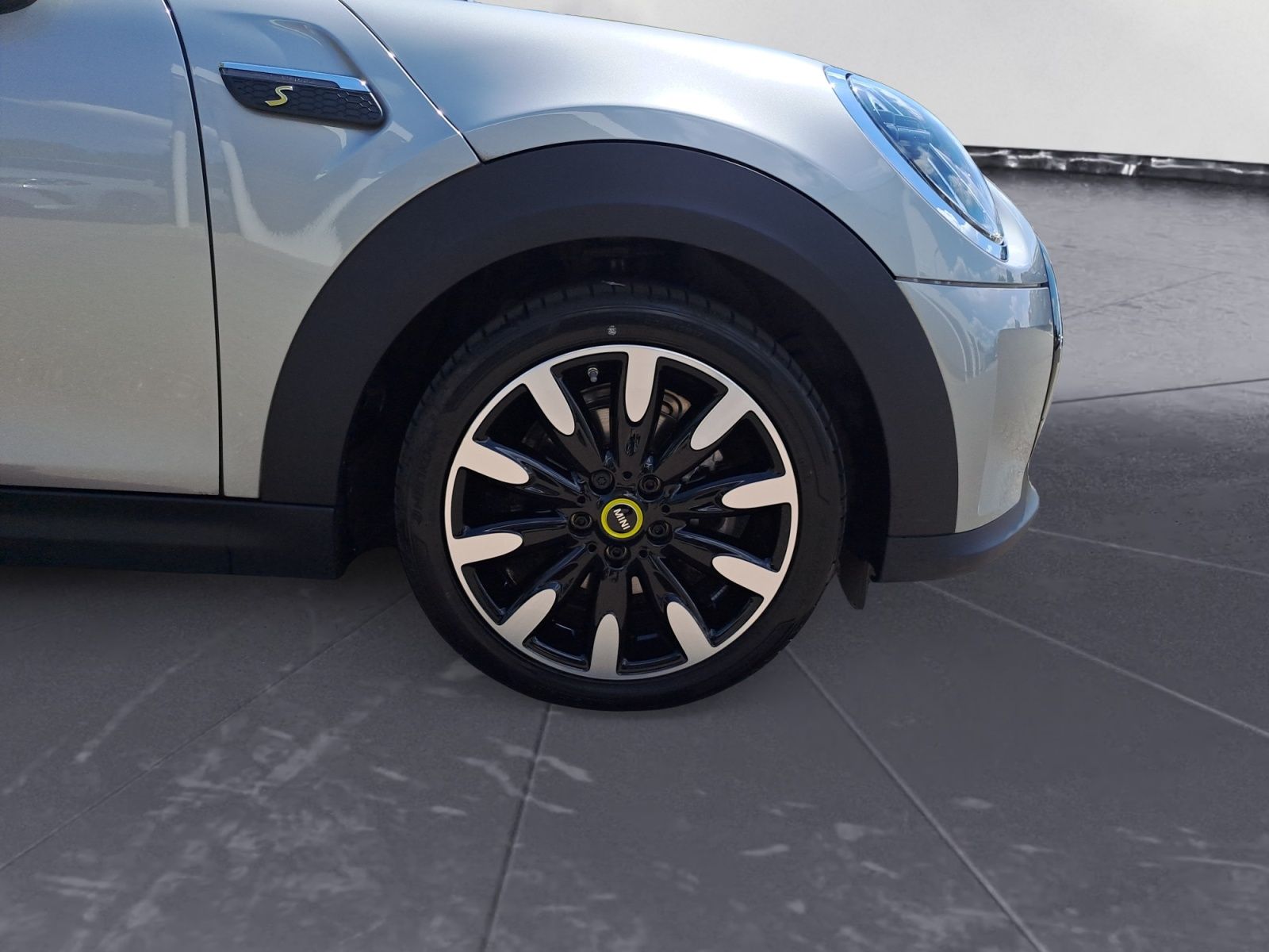 MINI Cooper SE - Samsaru's Car Outlet