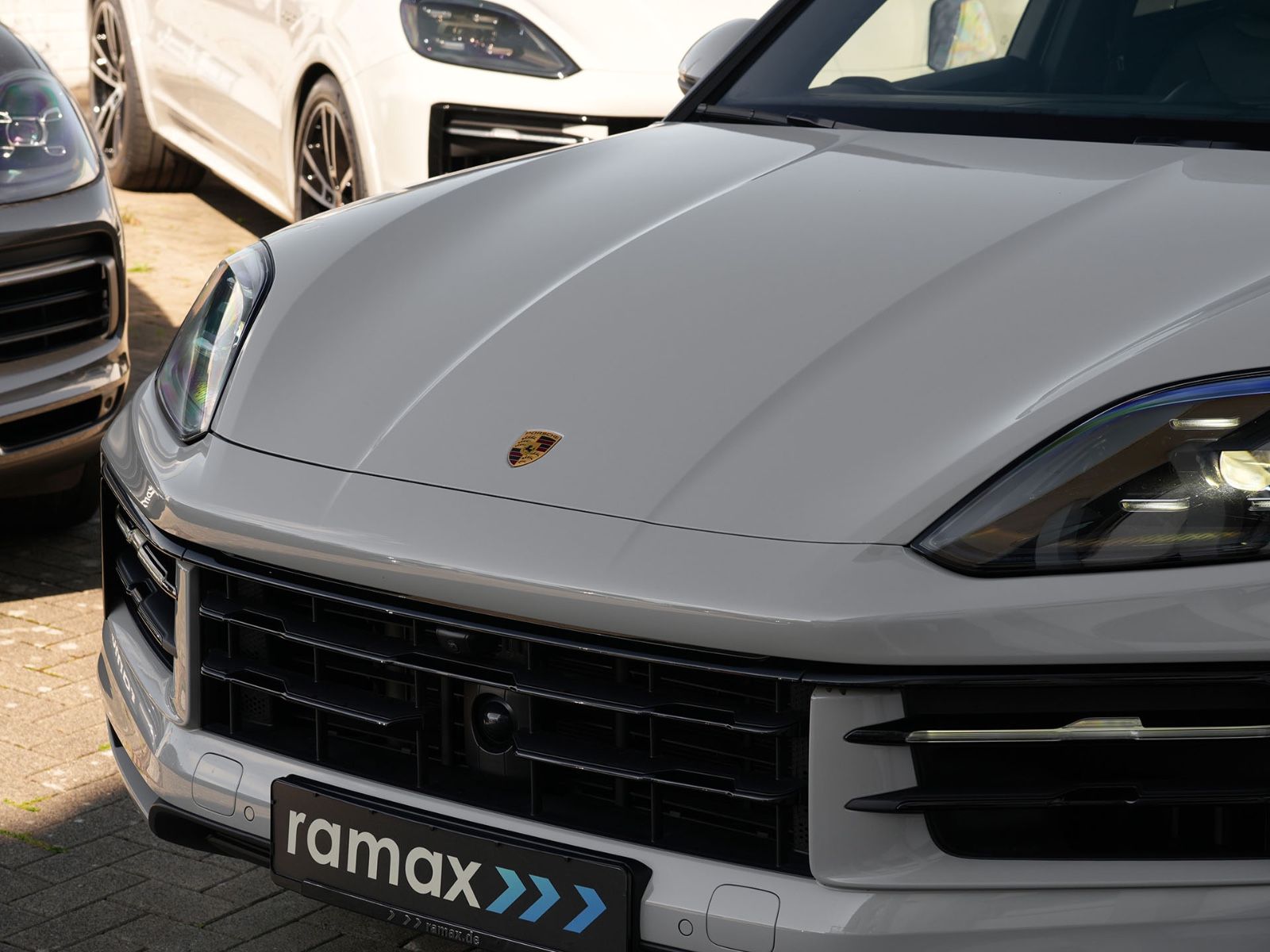 Porsche E-Hybrid INNODRIVE-LUFTF.-PANO-AHK-MASSAGE-VOLL