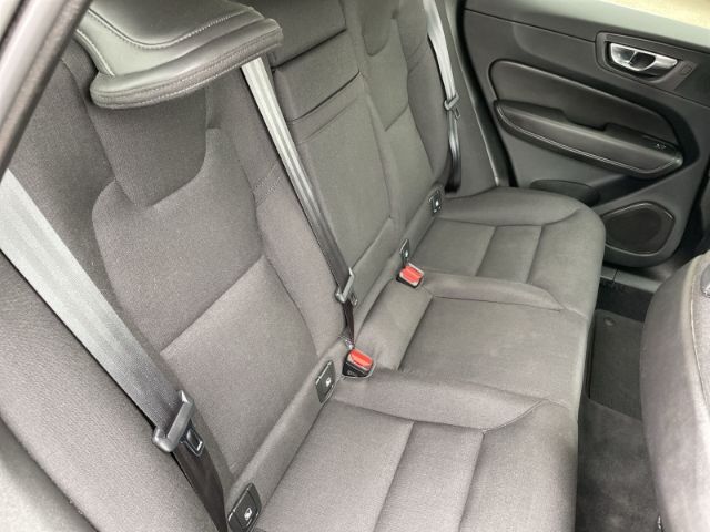 Volvo XC60 B4 2WD Momentum Pro Mild-Hybrid - Samsaru's Car Outlet