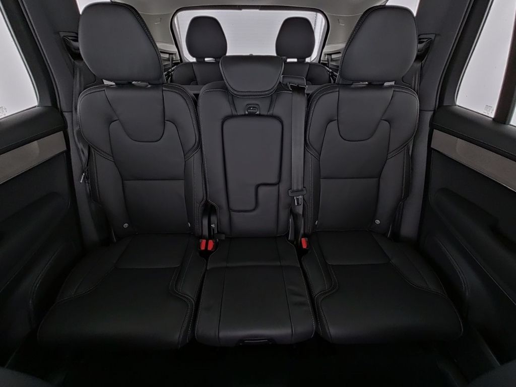 Volvo XC90 T8 Plus Dark Recharge Plug-In Hybrid AWD 7-