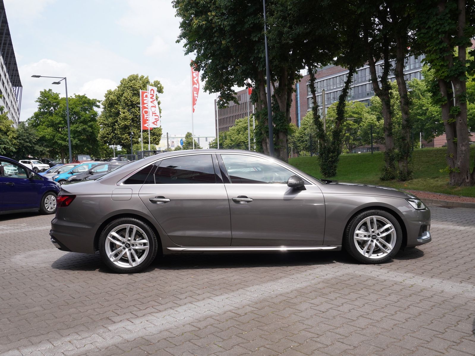 Audi A4 2.0 TDI 35 S-Line - Samsaru's Car Outlet
