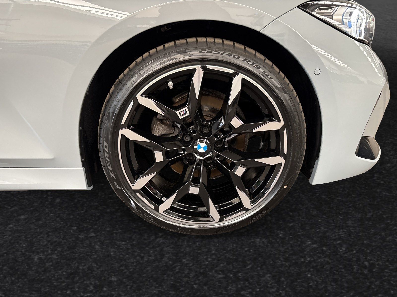 BMW 320d xDrive Touring Inkl. € 1.190 Zubehörbonus*