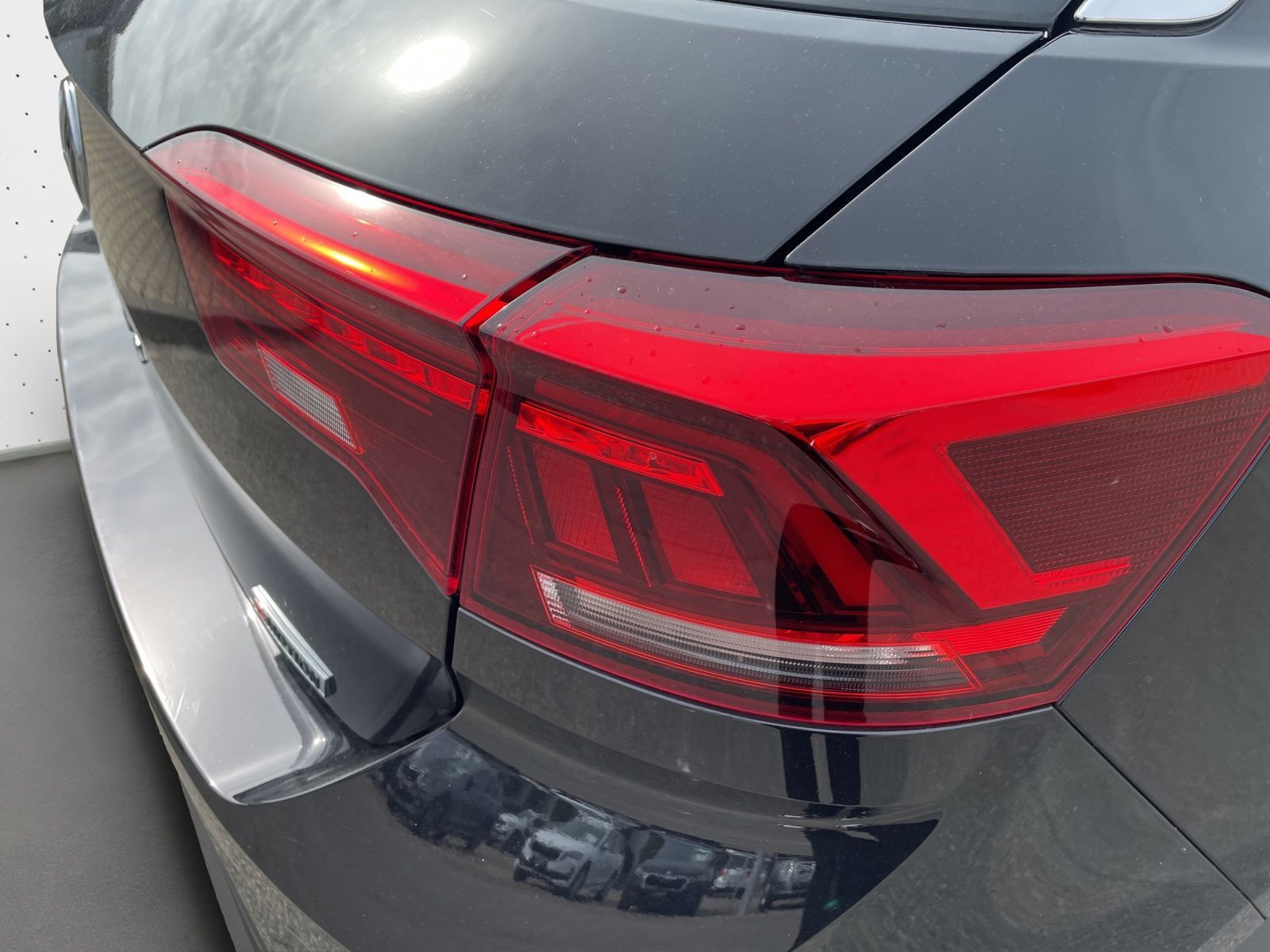 Volkswagen T-Roc 2.0 TSI DSG 4Motion Sport R-line - Samsaru's Car Outlet