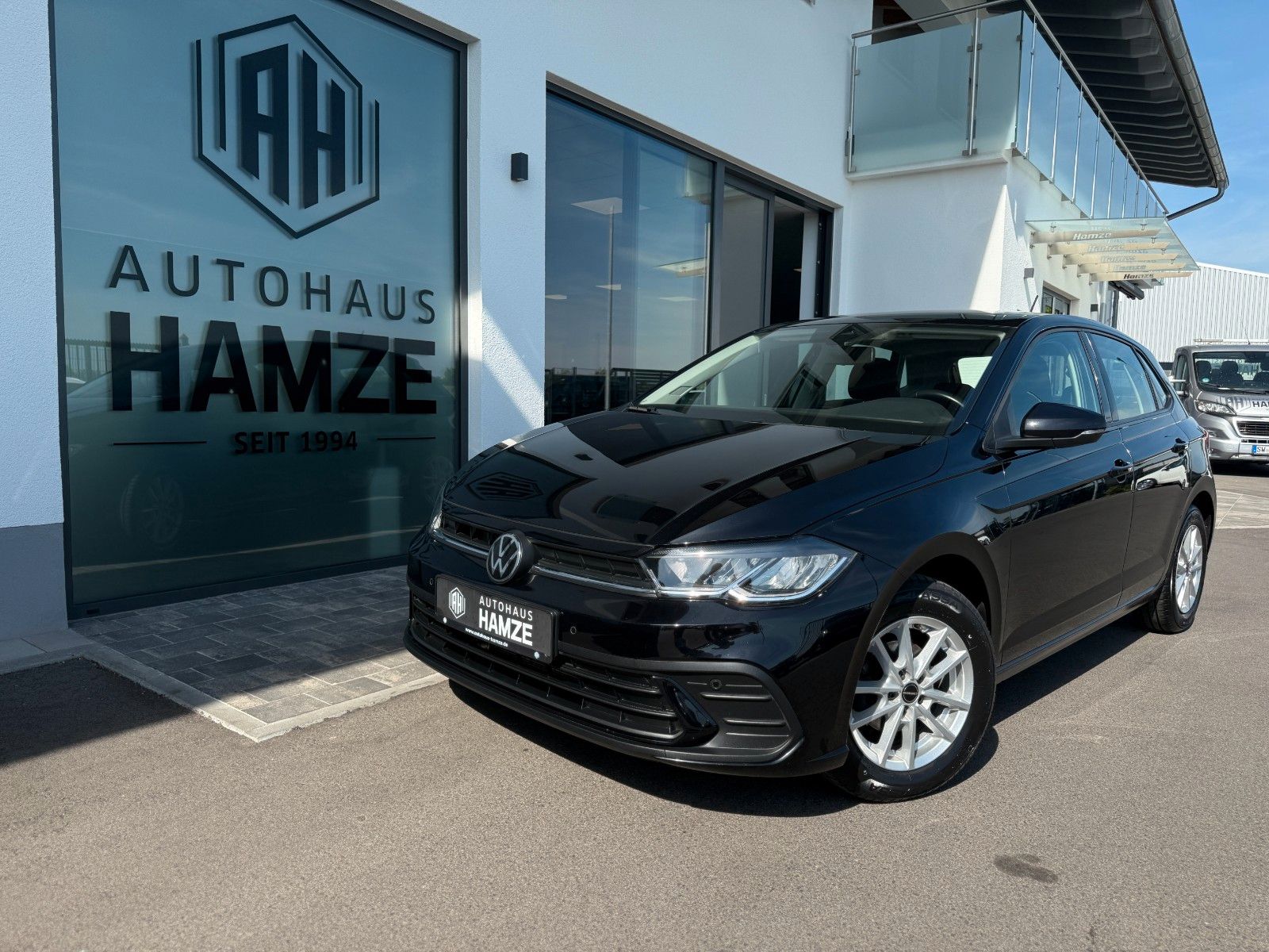 Volkswagen Polo VI Life 70KW DSG - Samsaru's Car Outlet