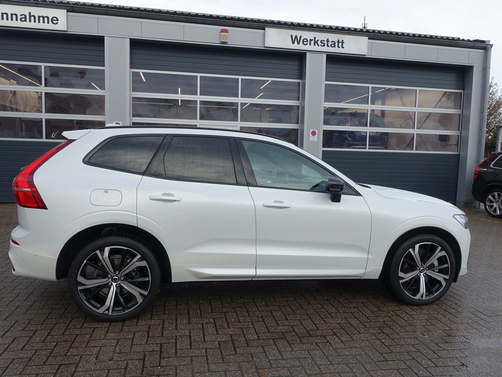 Volvo XC60 Plus B5 AWD/Four-C/AHK/HeadUp/360°Cam/Pano
