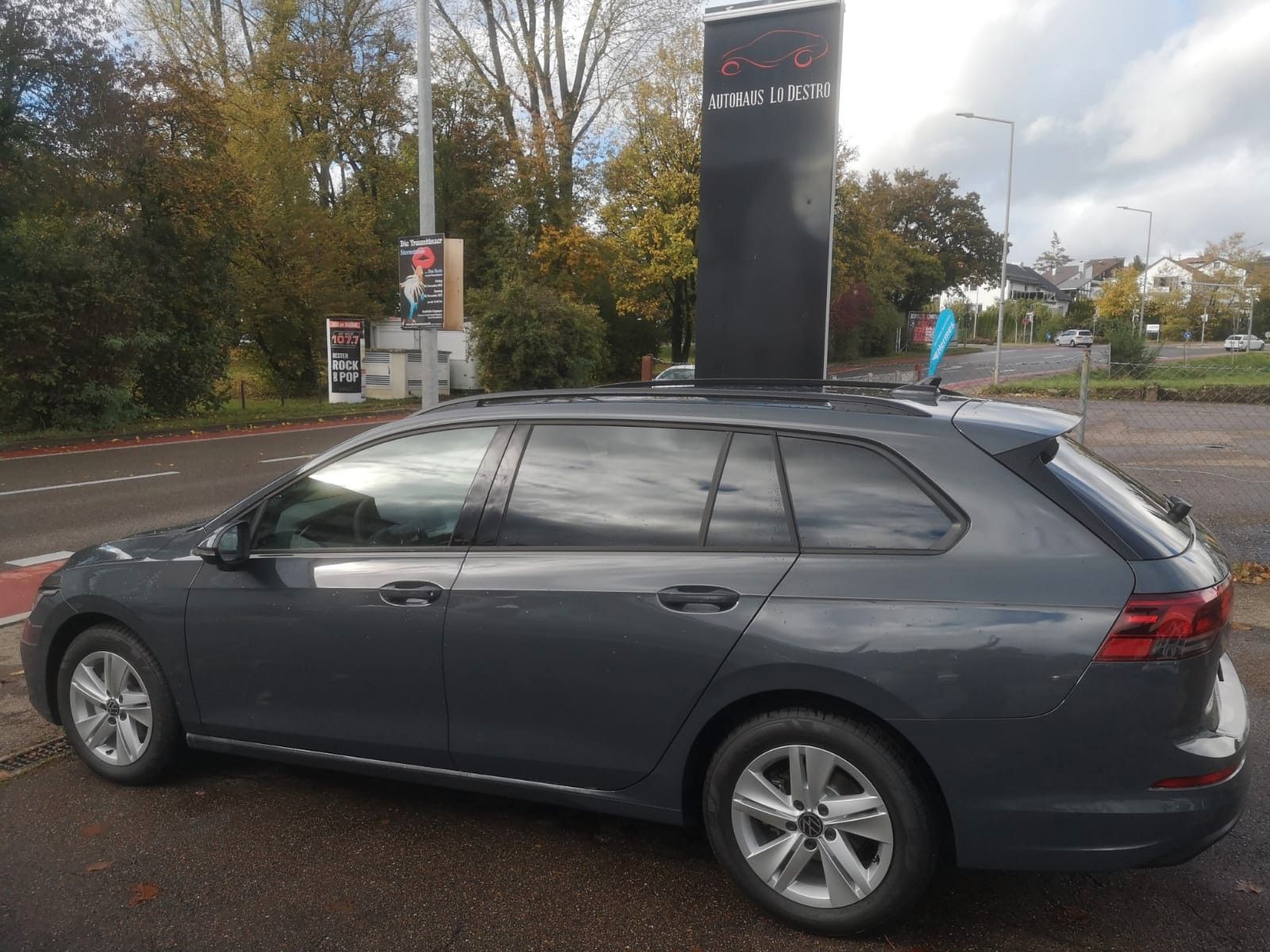 Volkswagen Golf 1.5 eTSI DSG Life - Samsaru's Car Outlet