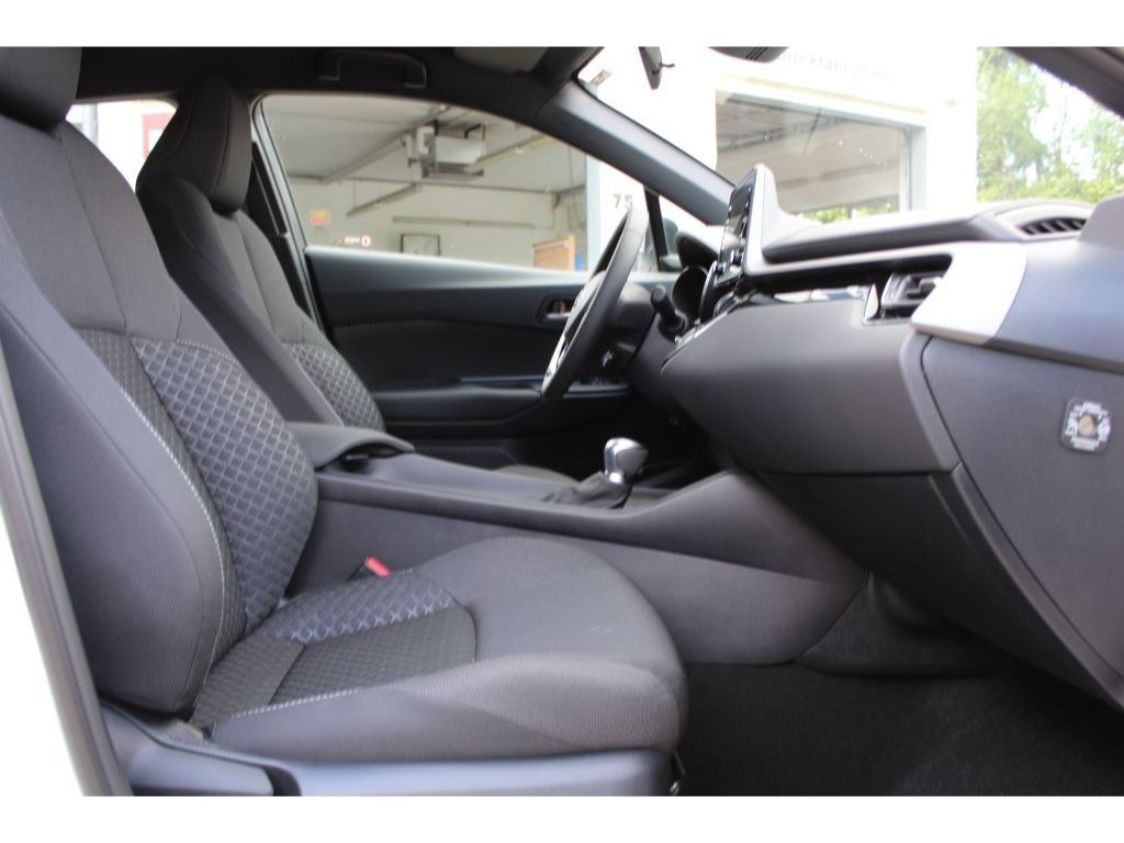 Toyota C-HR Hybrid Flow 1.8 Hybrid - Samsaru's Car Outlet