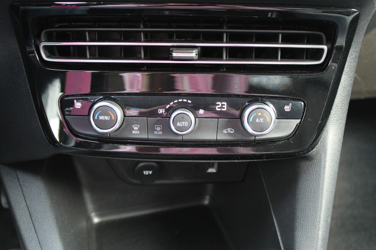 Opel Mokka Elegance - Samsaru's Car Outlet