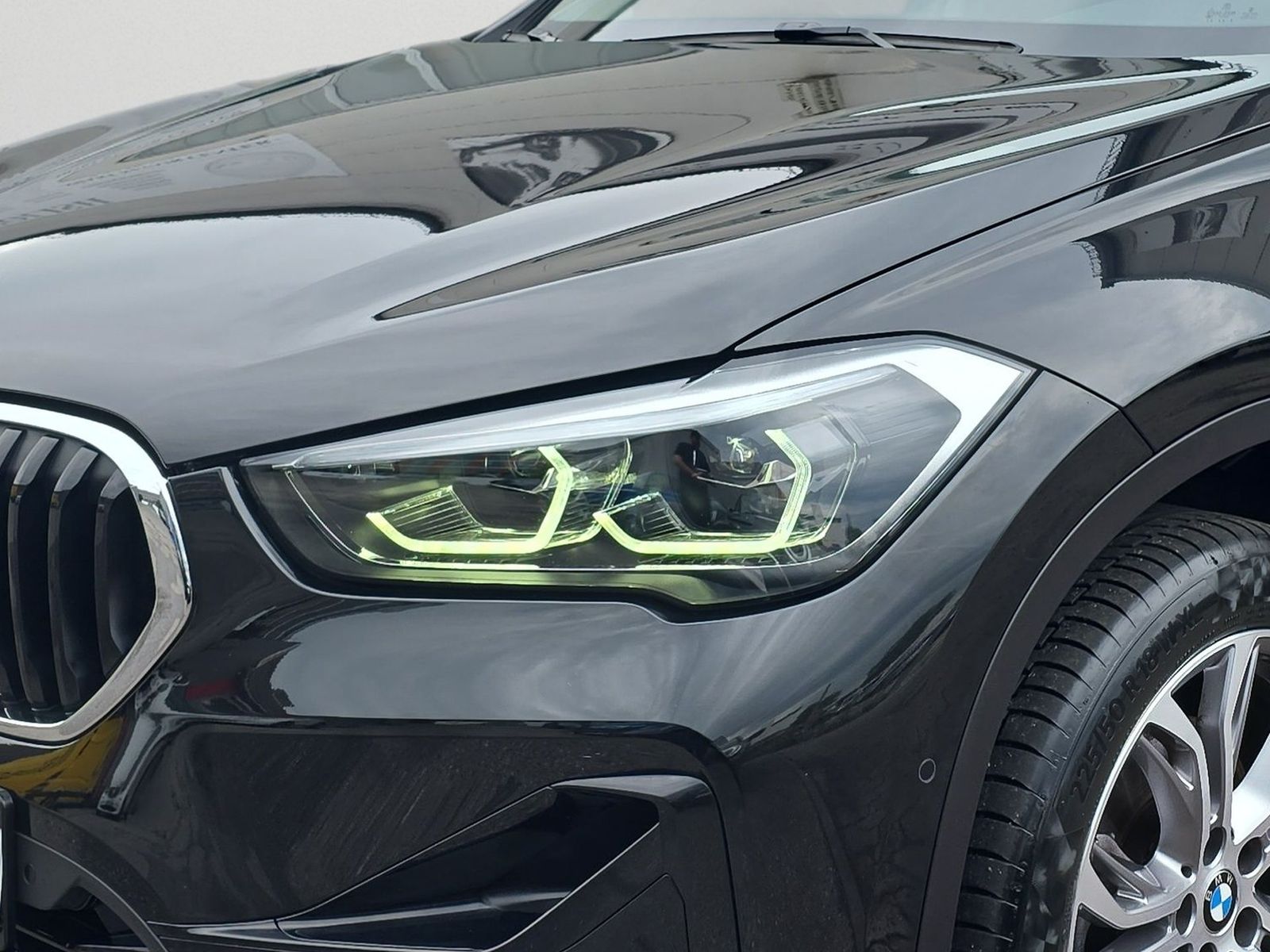 BMW X1 xDrive18d M-Le - Samsaru's Car Outlet