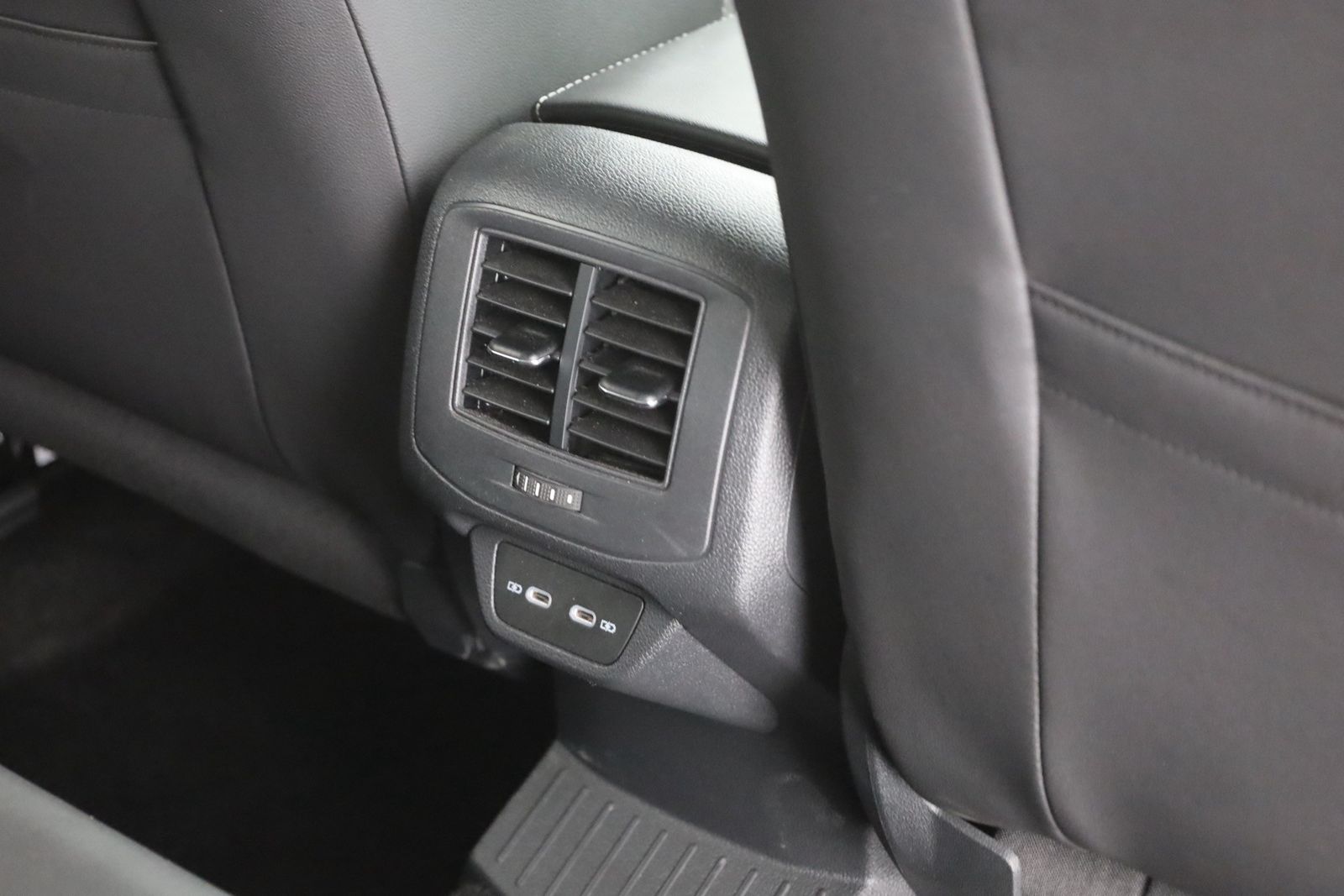 Volkswagen T-Roc 2.0 TSI R 4Motion - Samsaru's Car Outlet