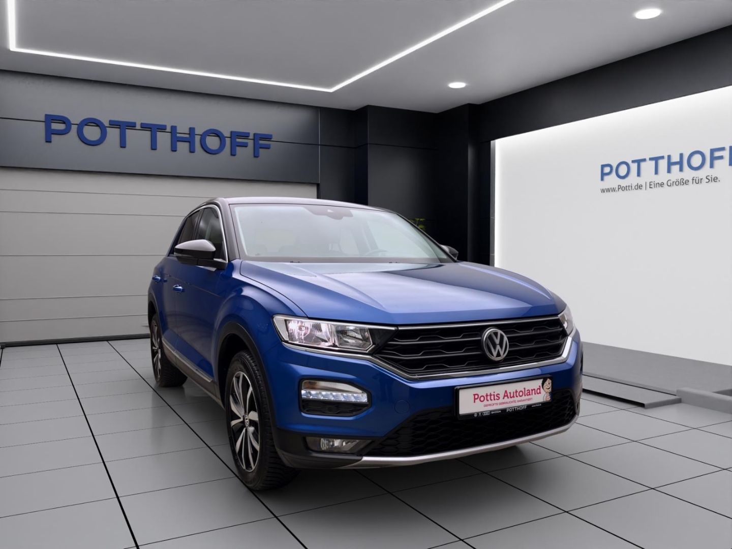 Volkswagen T-Roc 1.5 TSI STYLE - Samsaru's Car Outlet