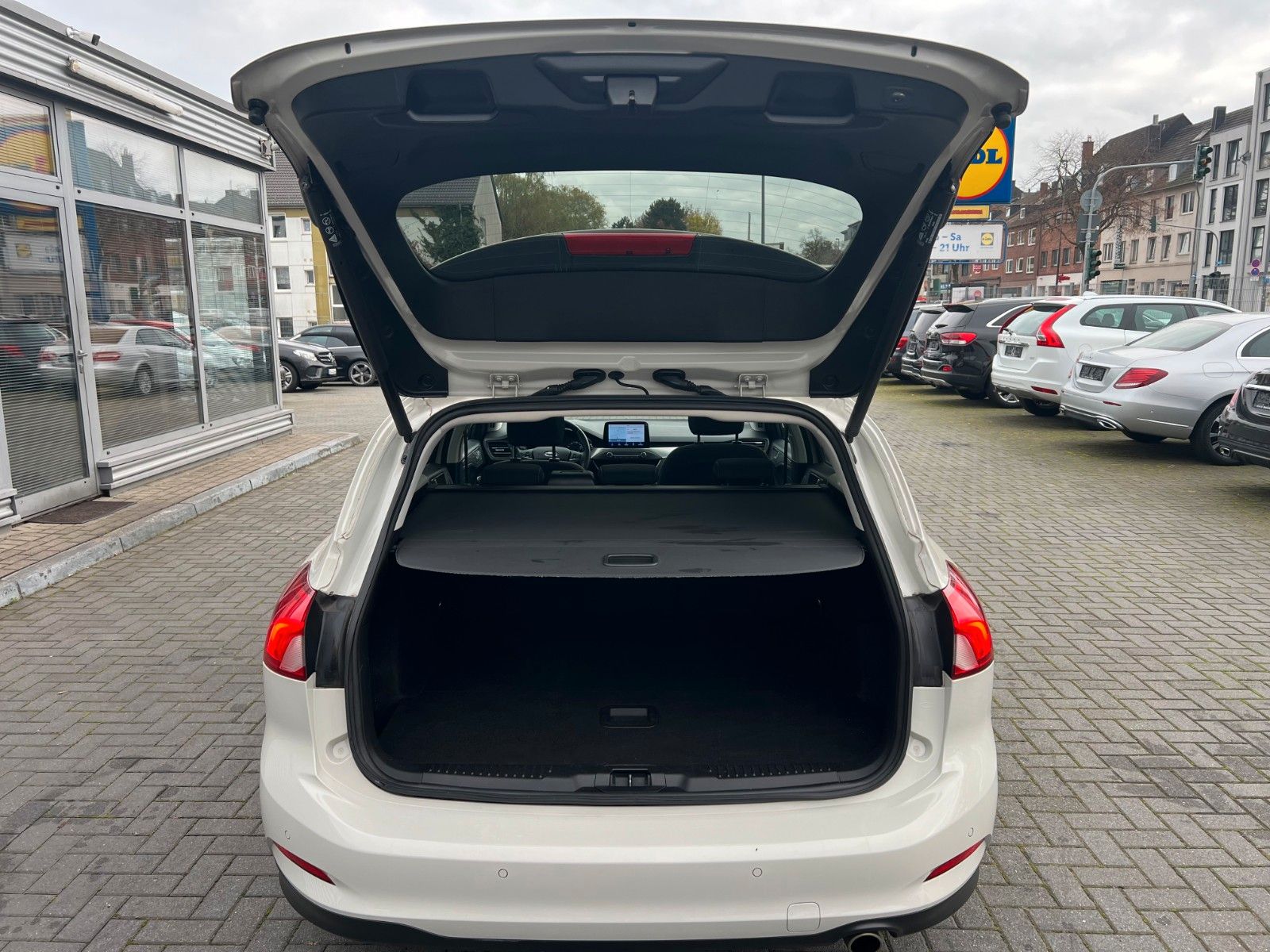 Ford Focus Turnier Titanium - Samsaru's Car Outlet
