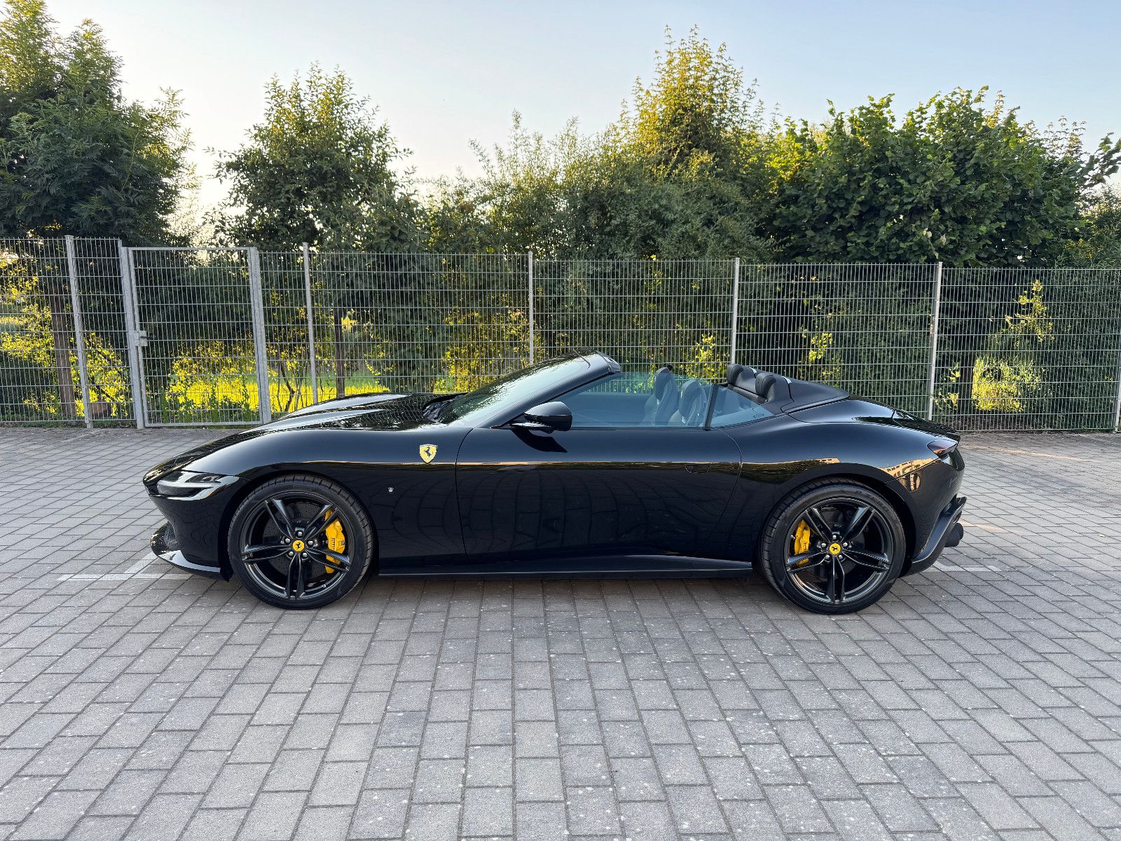 Ferrari Roma Spider - Samsaru's Car Outlet