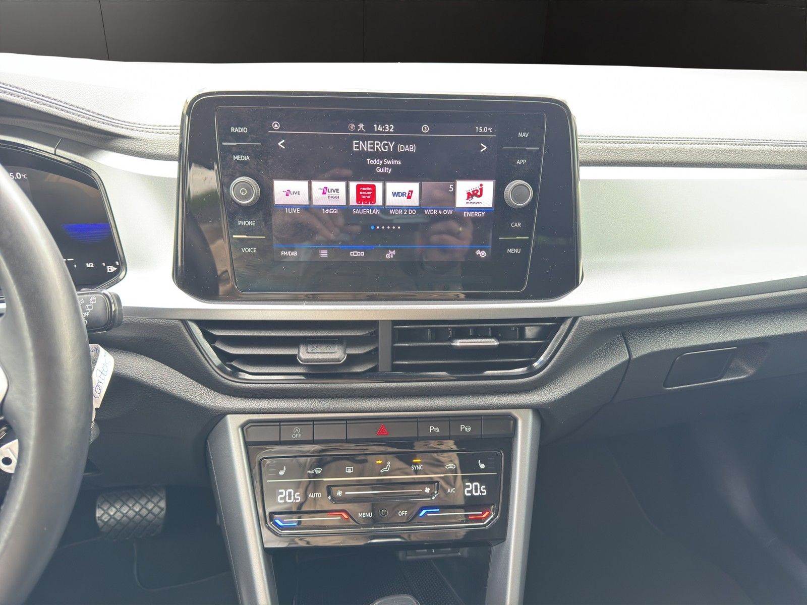 Volkswagen T-Roc 1.5TSI DSG Life - Samsaru's Car Outlet