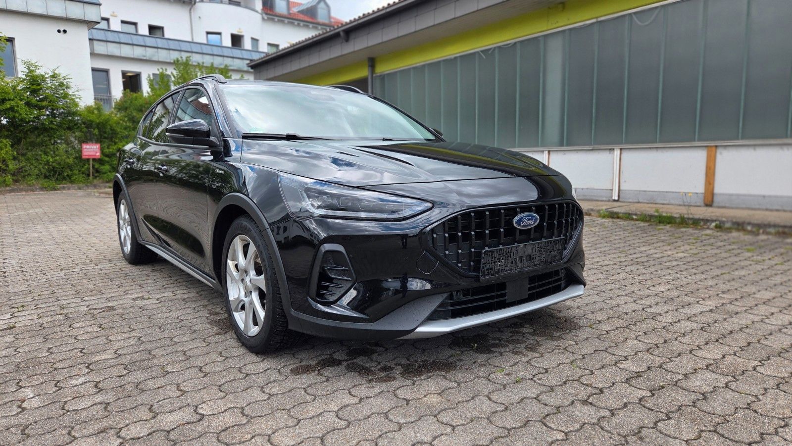 Ford Focus Lim. Active X 1. Hand 8fach bereift