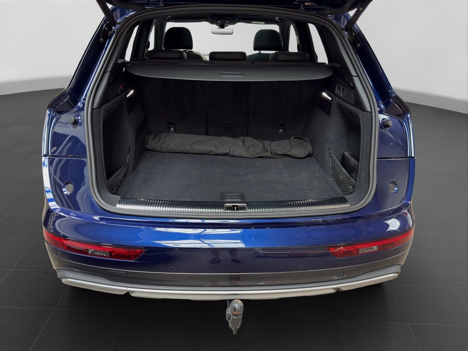 Audi Q5 45 TFSI Q S LINE - Samsaru's Car Outlet