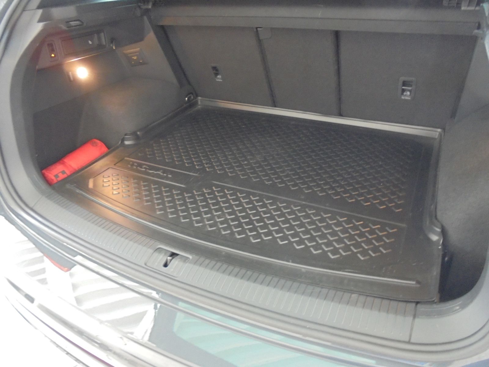 Volkswagen Tiguan R-Line 4Mo - Samsaru's Car Outlet
