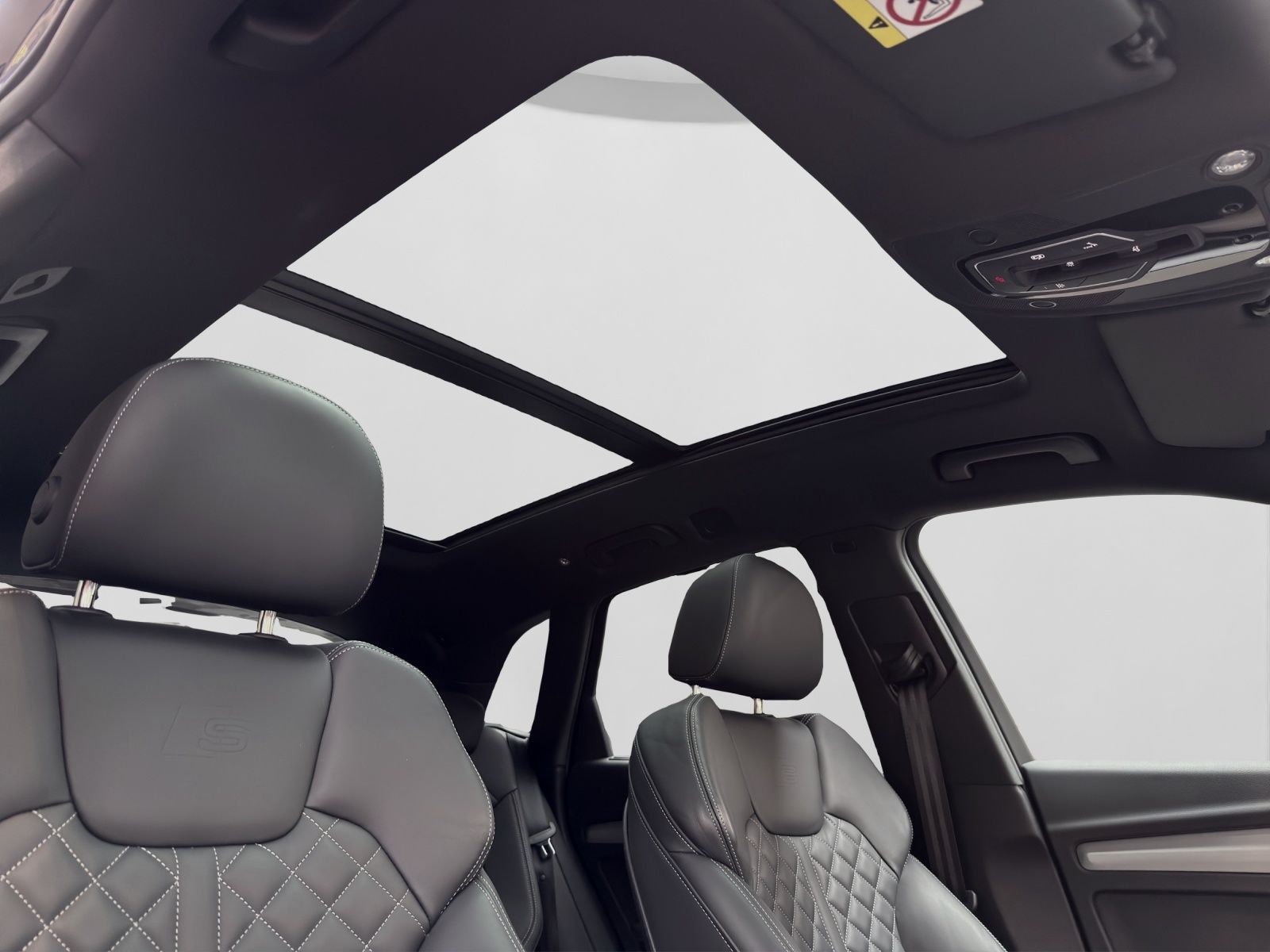 Audi Q5 45 TFSI Q S LINE - Samsaru's Car Outlet