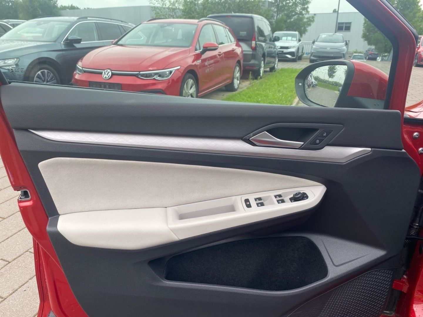 Volkswagen Golf 8 VIII Life 1.5 TSI - Samsaru's Car Outlet