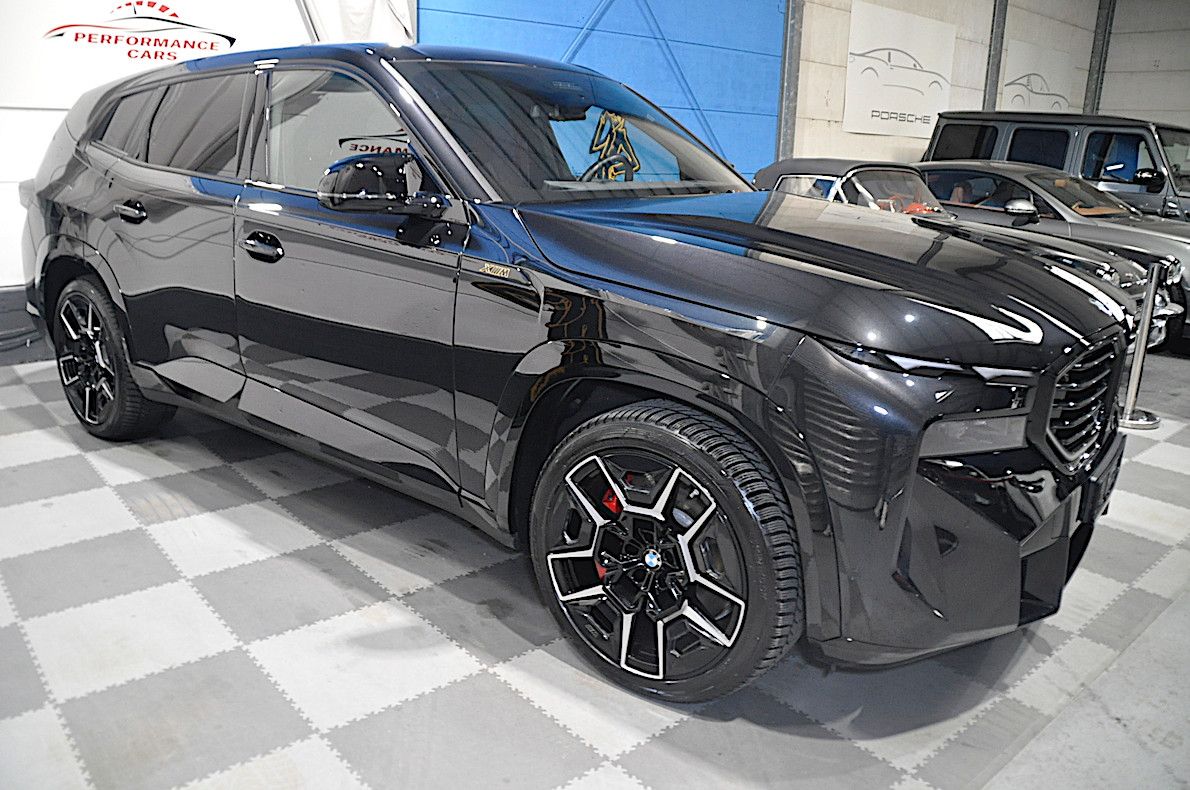 BMW XM 4.4-DRIVER PACKAGE-ALL IN BLACK