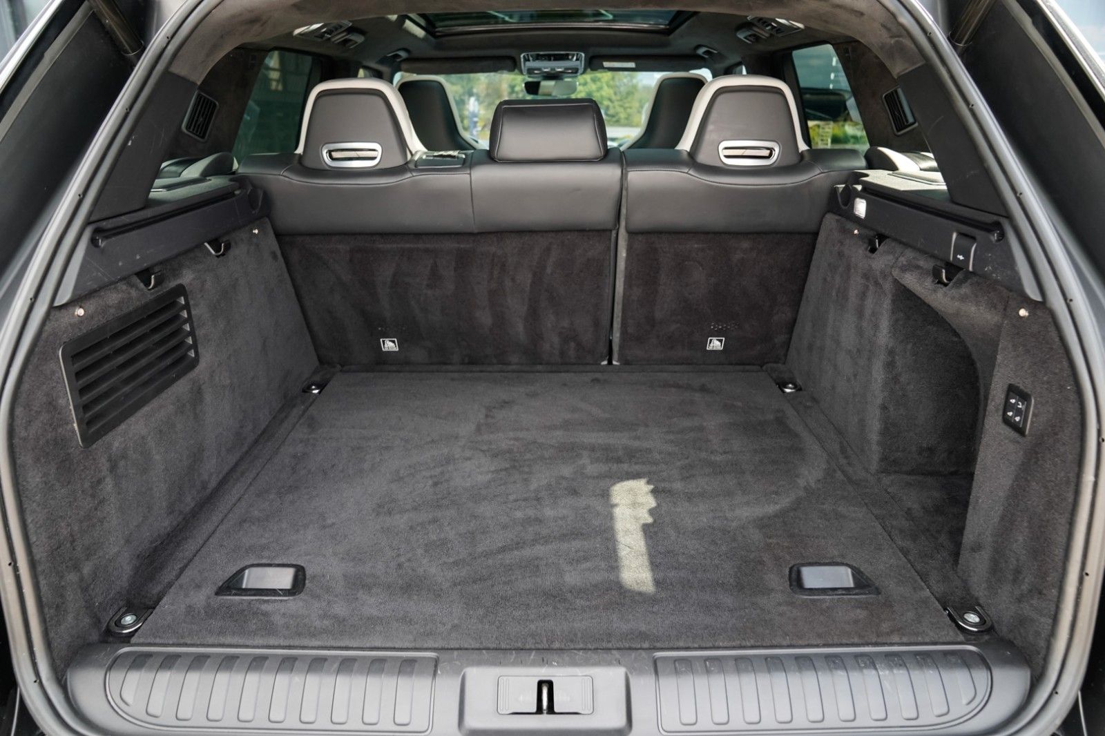 Range Rover Sport SVR - Samsaru's Car Outlet