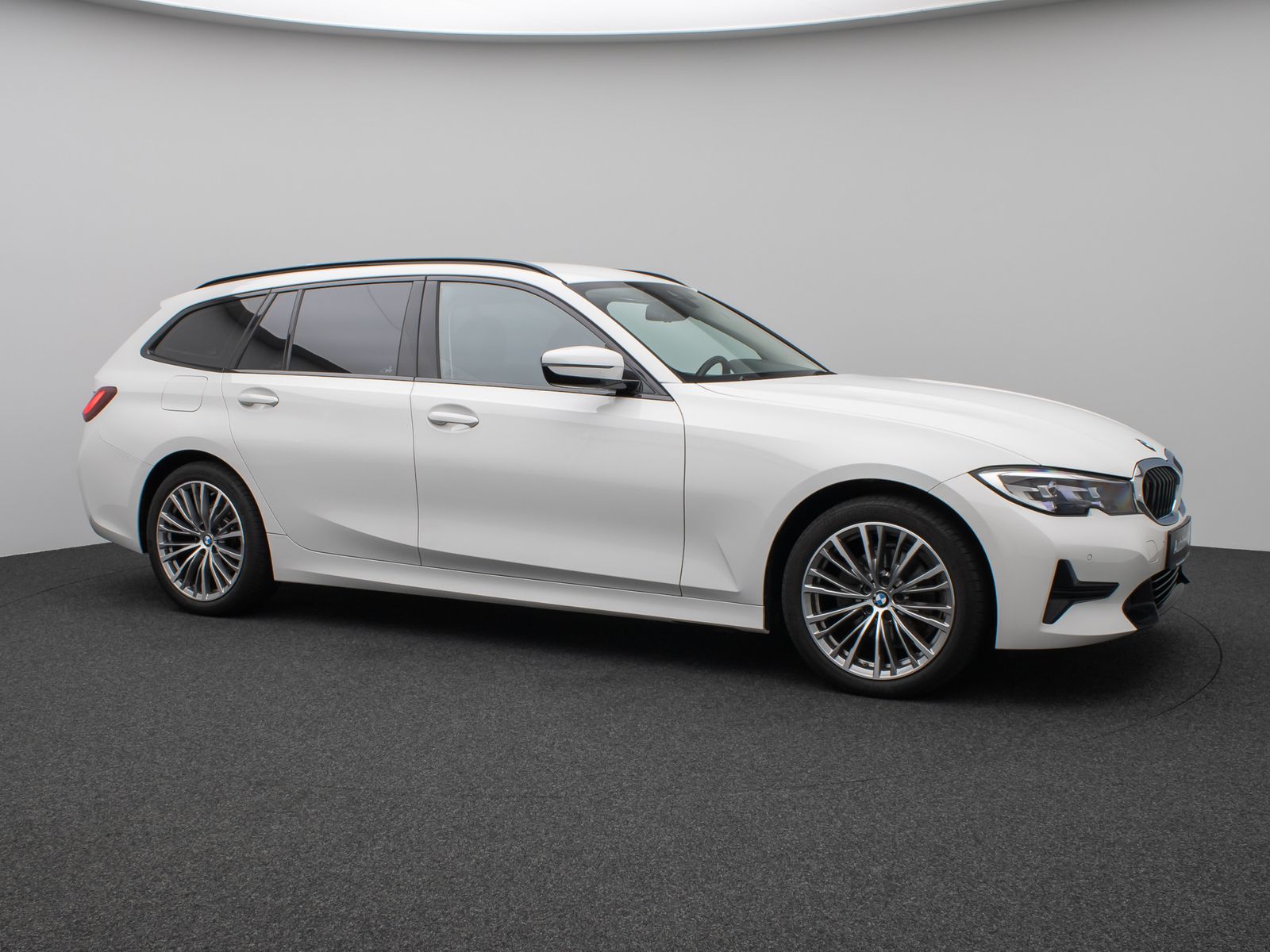 BMW 320d SportLine - Samsaru's Car Outlet