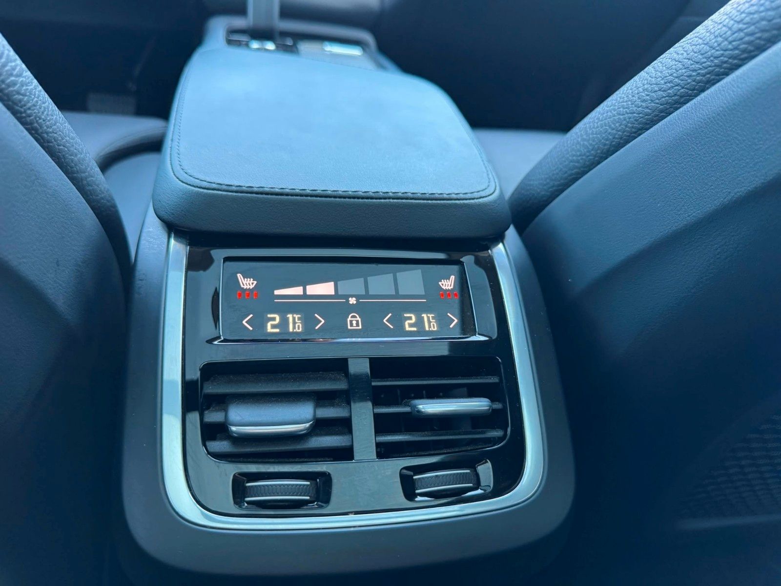 Volvo XC90 B5 D AWD ULTIMATE BRIGHT-360-AHK-Pano-Sthzg