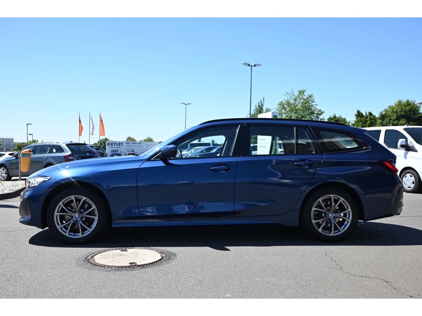 BMW 320 d xDrive Touring MHyb - Samsaru's Car Outlet