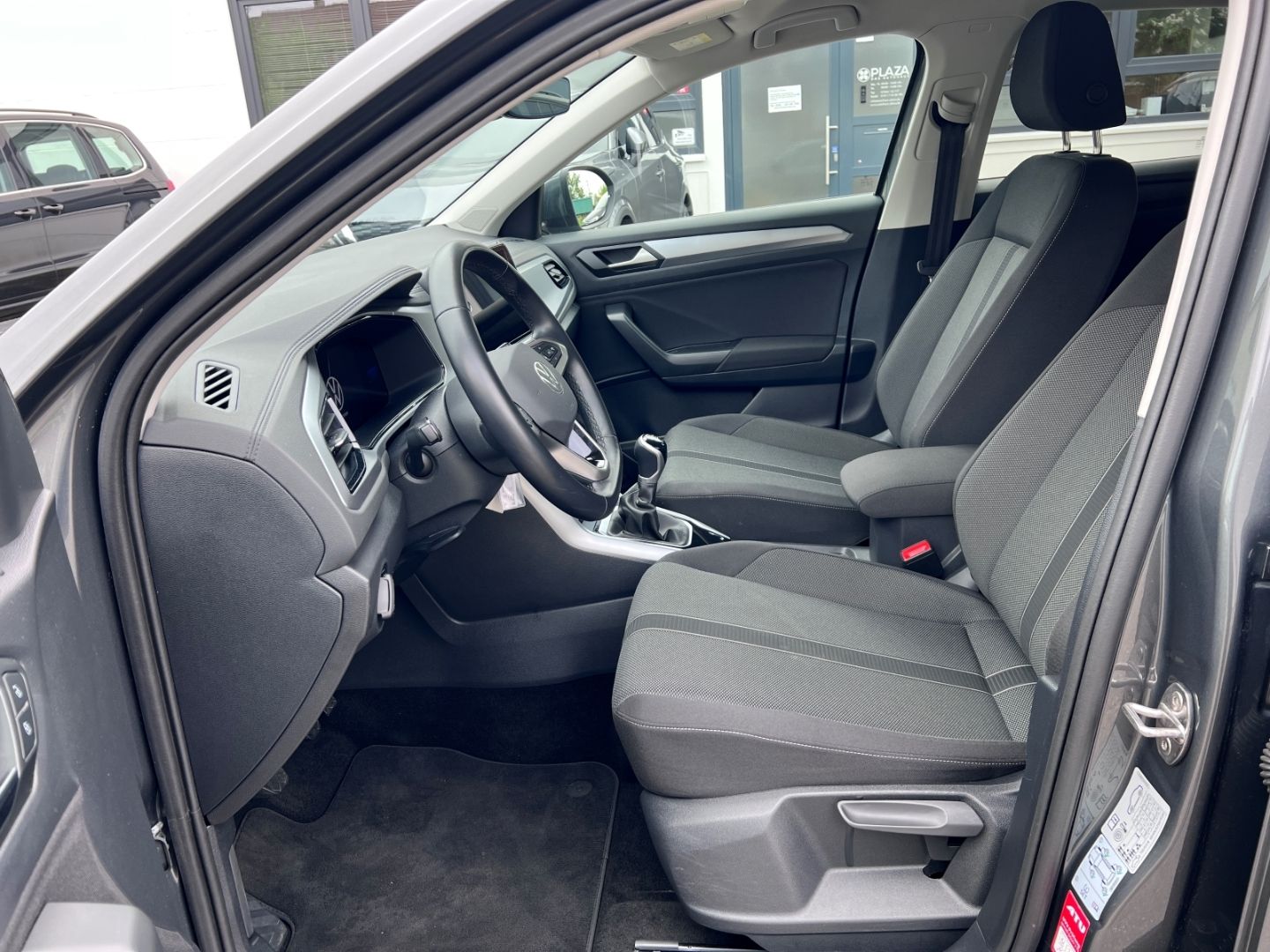 Volkswagen T-Roc 1.0TSI Life - Samsaru's Car Outlet