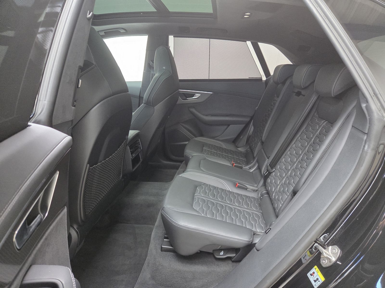 Audi RSQ8 Sportabgas AHK Standhzg. Black+ RS-Design