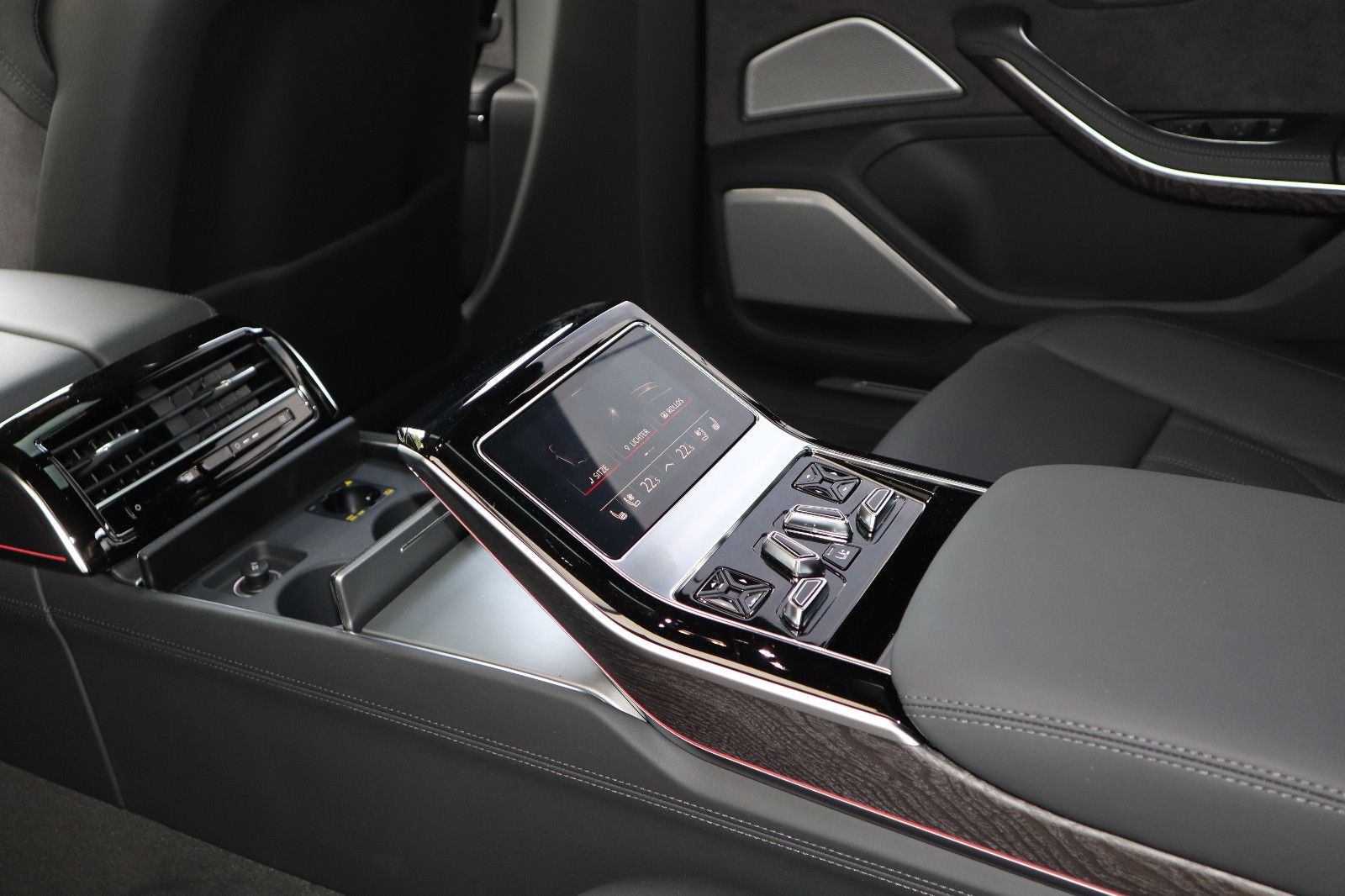 Audi A8L 60 TFSIe lang exclusive S-LINE - Samsaru's Car Outlet