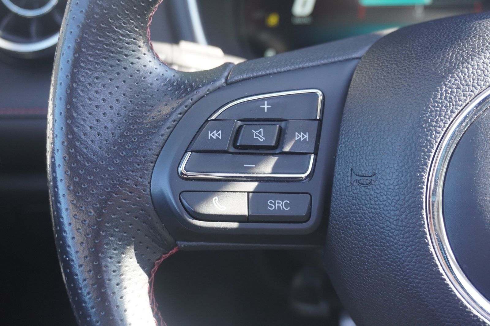 MG HS 1.5 T-GDI Luxury Aut. LED Navi Pano 360°