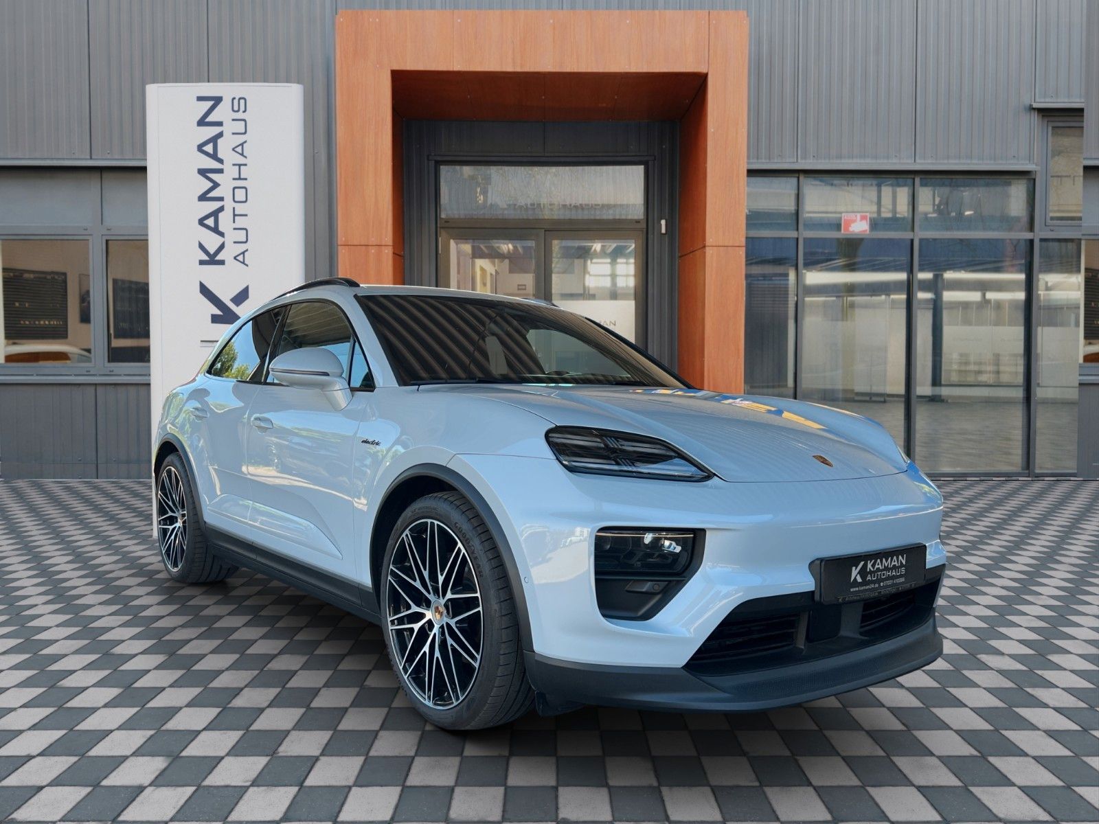 Porsche Macan Electric 4 Carbon · Mega Spec · NP122.500€