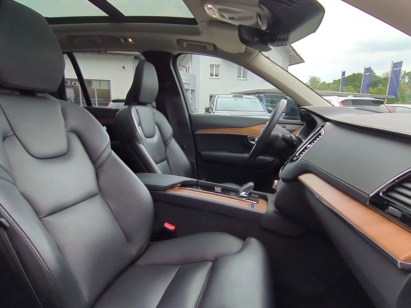 Volvo XC90 Plus Bright Recharge Plug-In Hybrid AWD T8