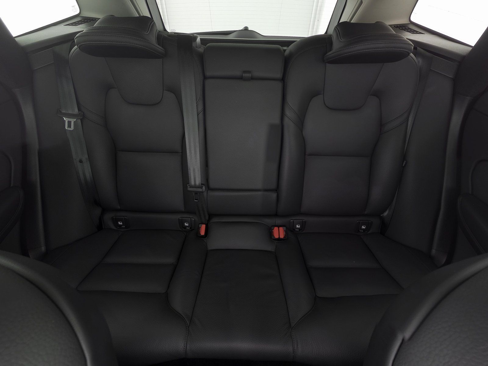 Volvo XC60 B4 Diesel AWD Plus Dark STANDHZ*360*GSHD