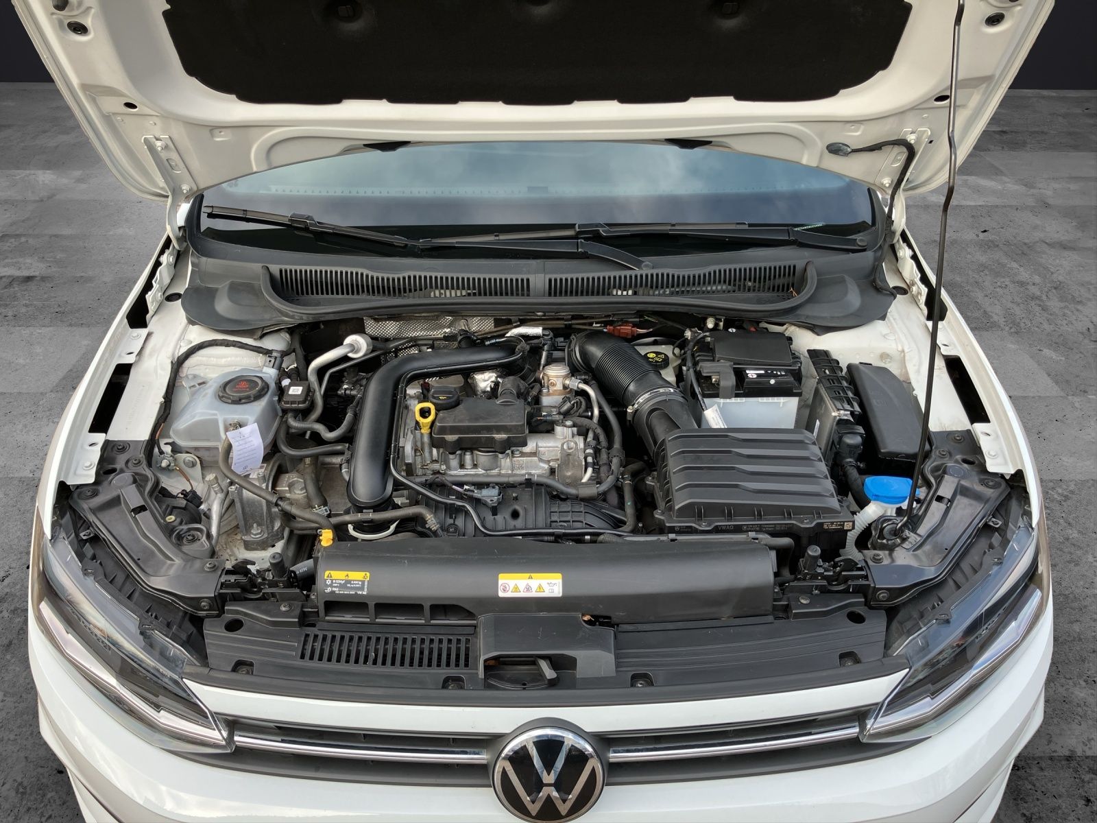 Volkswagen Polo TSI Highline DSG - Samsaru's Car Outlet