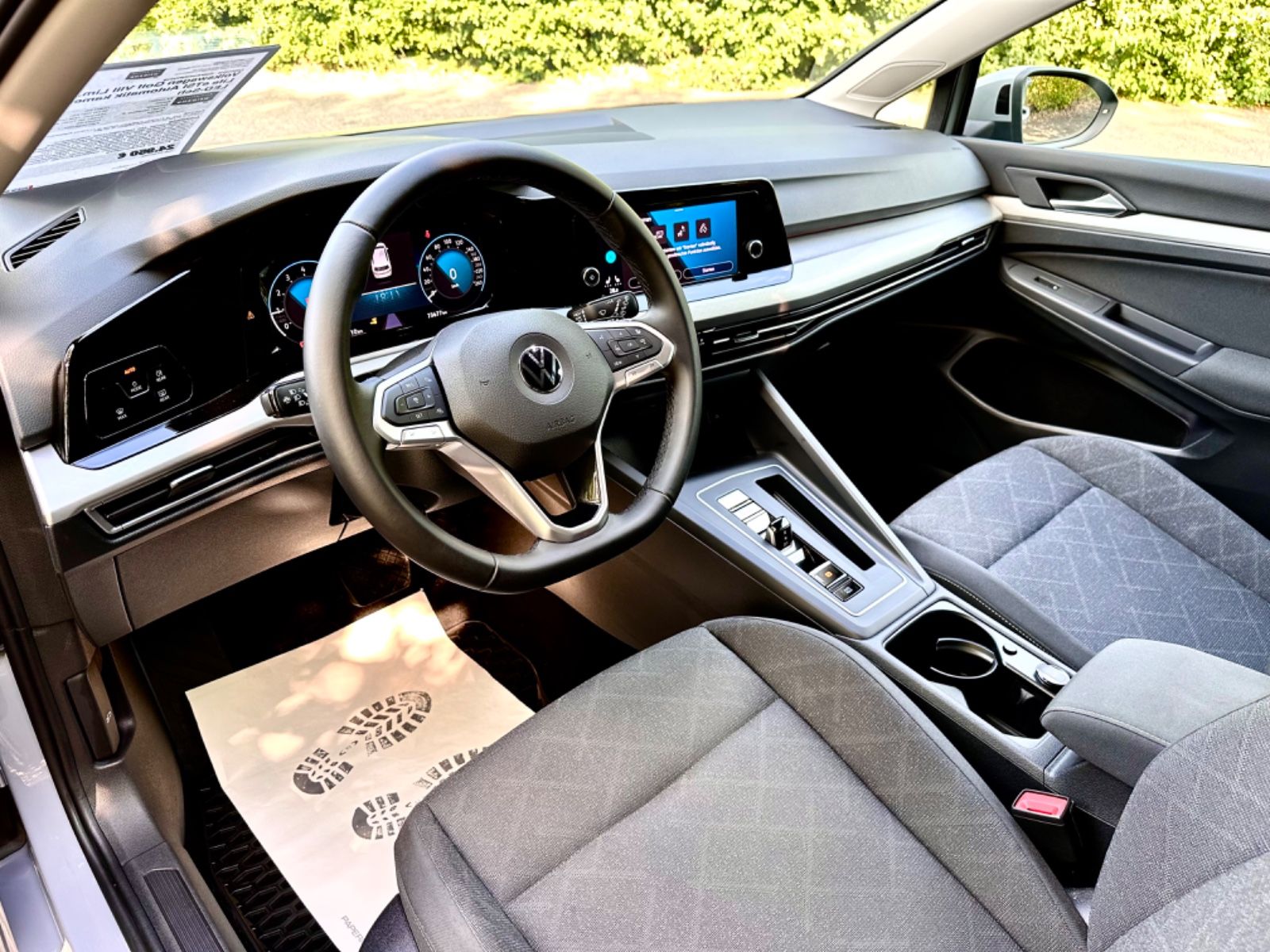 Volkswagen Golf VIII Lim.Life eTSI Automatik - Samsaru's Car Outlet